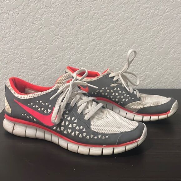 Nike Running Shoes Size 8.5 White & Pink Sneakers - Great Condition - Picture 1 of 5